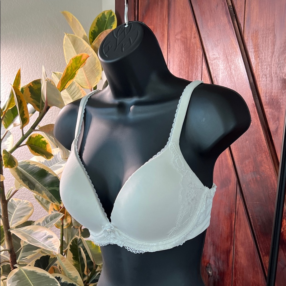 Victoria’s Secret wireless bra - Picture 2 of 10
